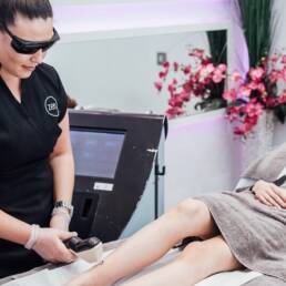 therapist doing ipl at zen